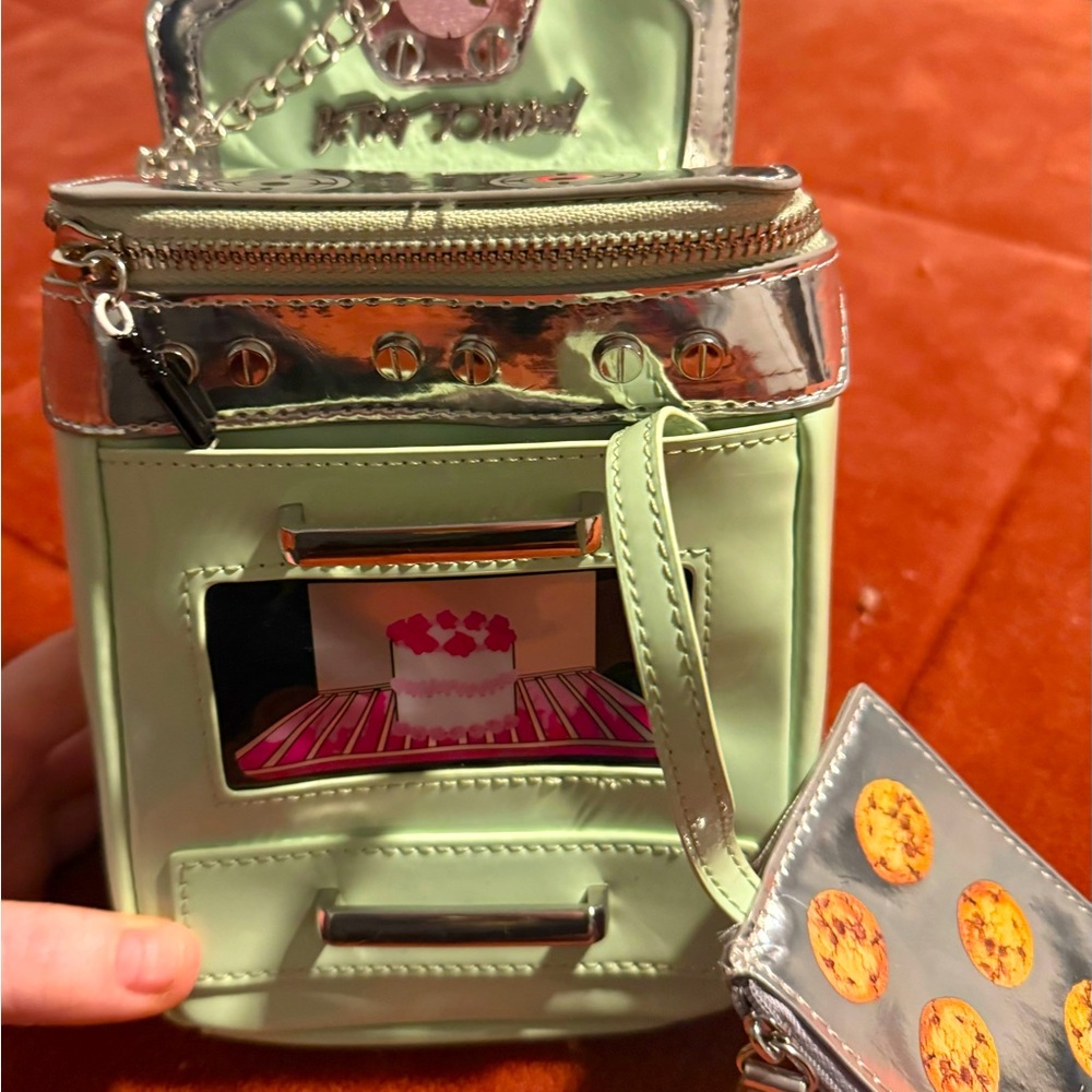 Betsy Johnson Oven cross body bag